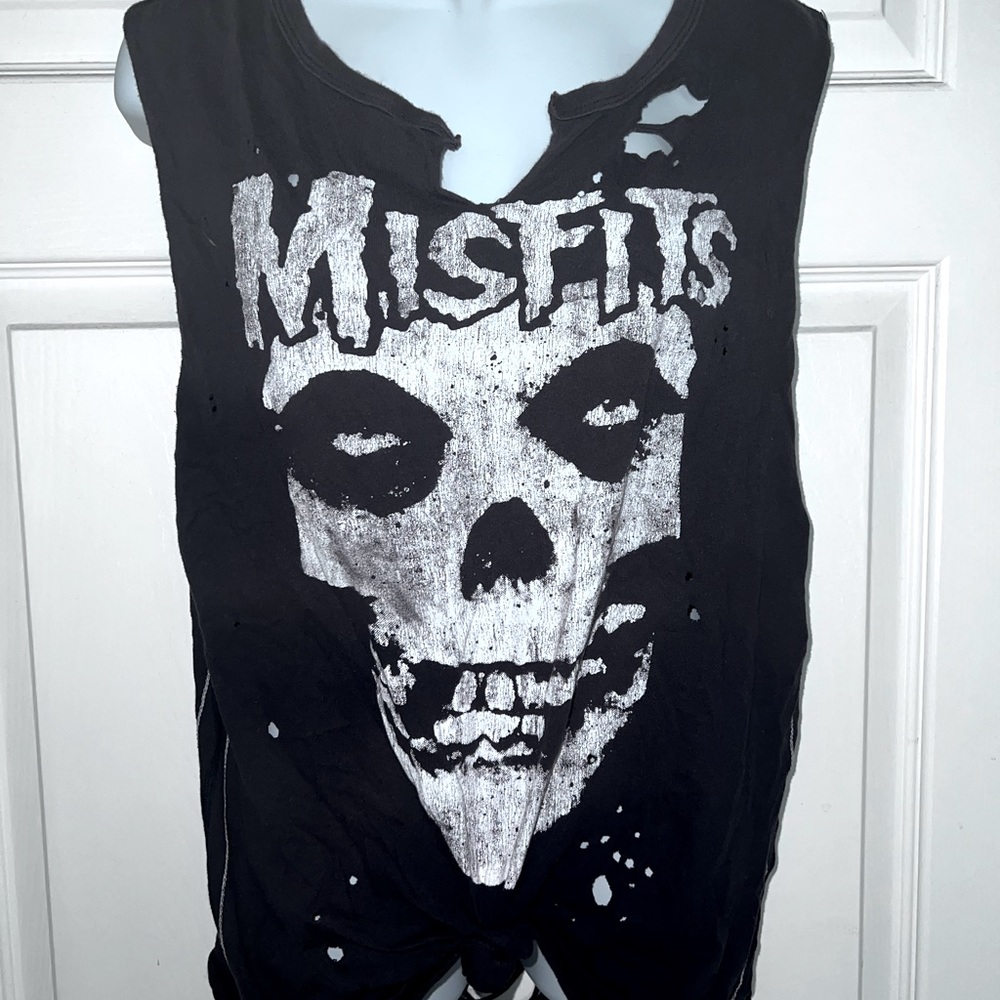 Distressed Misfits T-shirt 💀